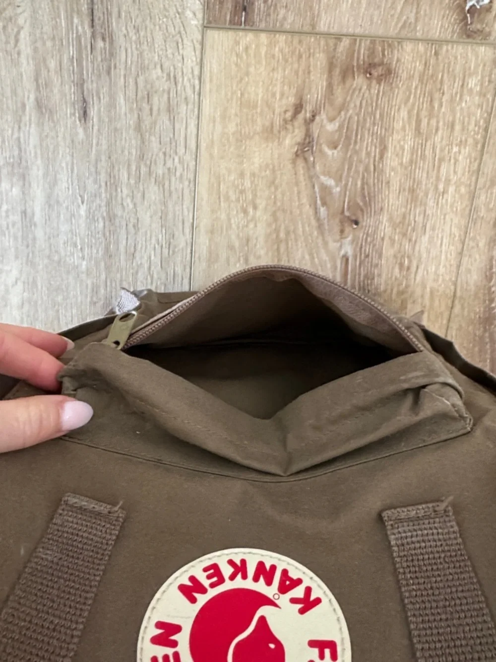 Fjallraven Kanken | Backpack in Brown with Red Logo